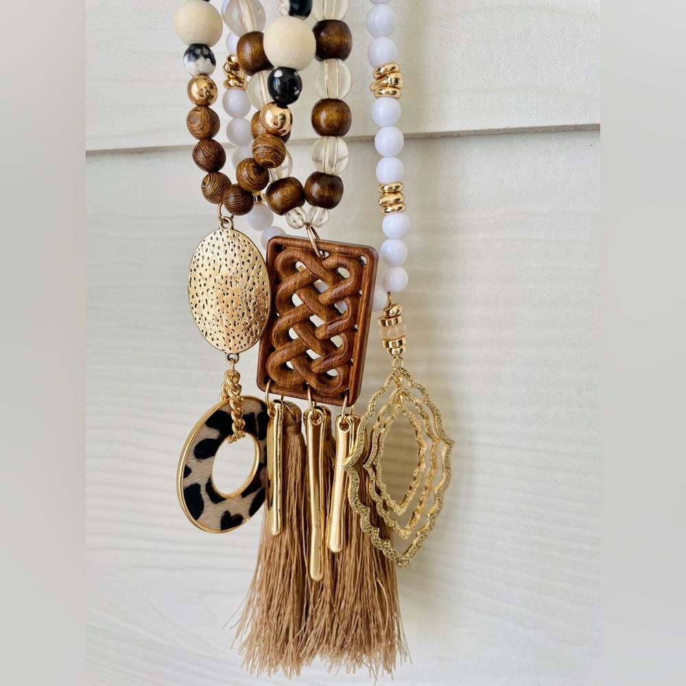 White And Gold Beaded Pearl Necklace